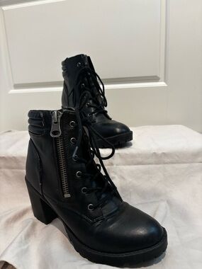 Steve Madden Black Lace-Up Heeled Boots w/ Zipper